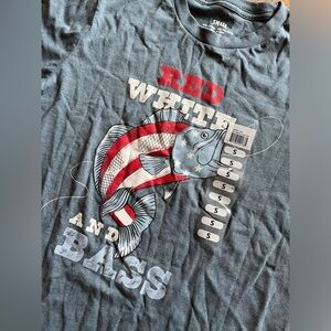 NWT Men’s Red White & Bass TShirt